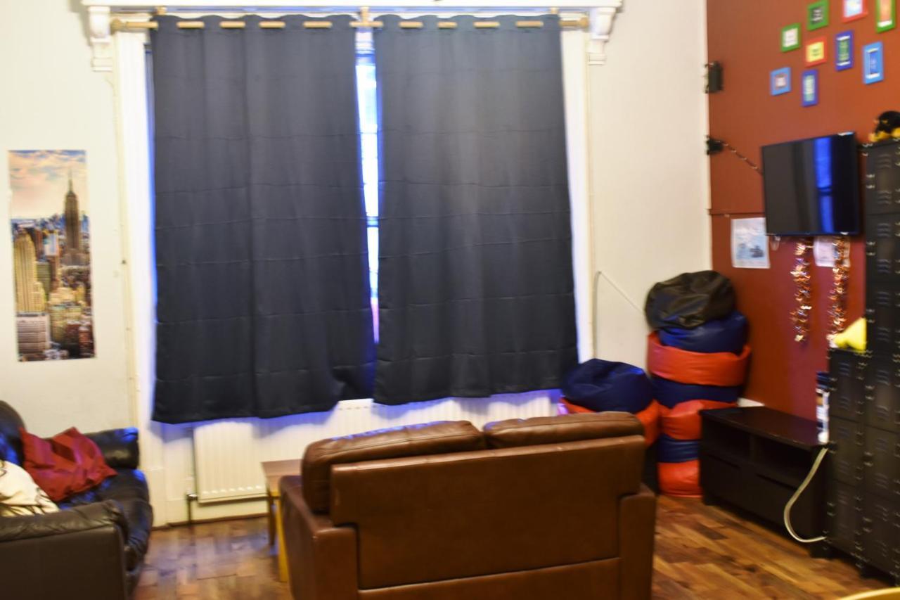 Paddy's Palace Hostel *